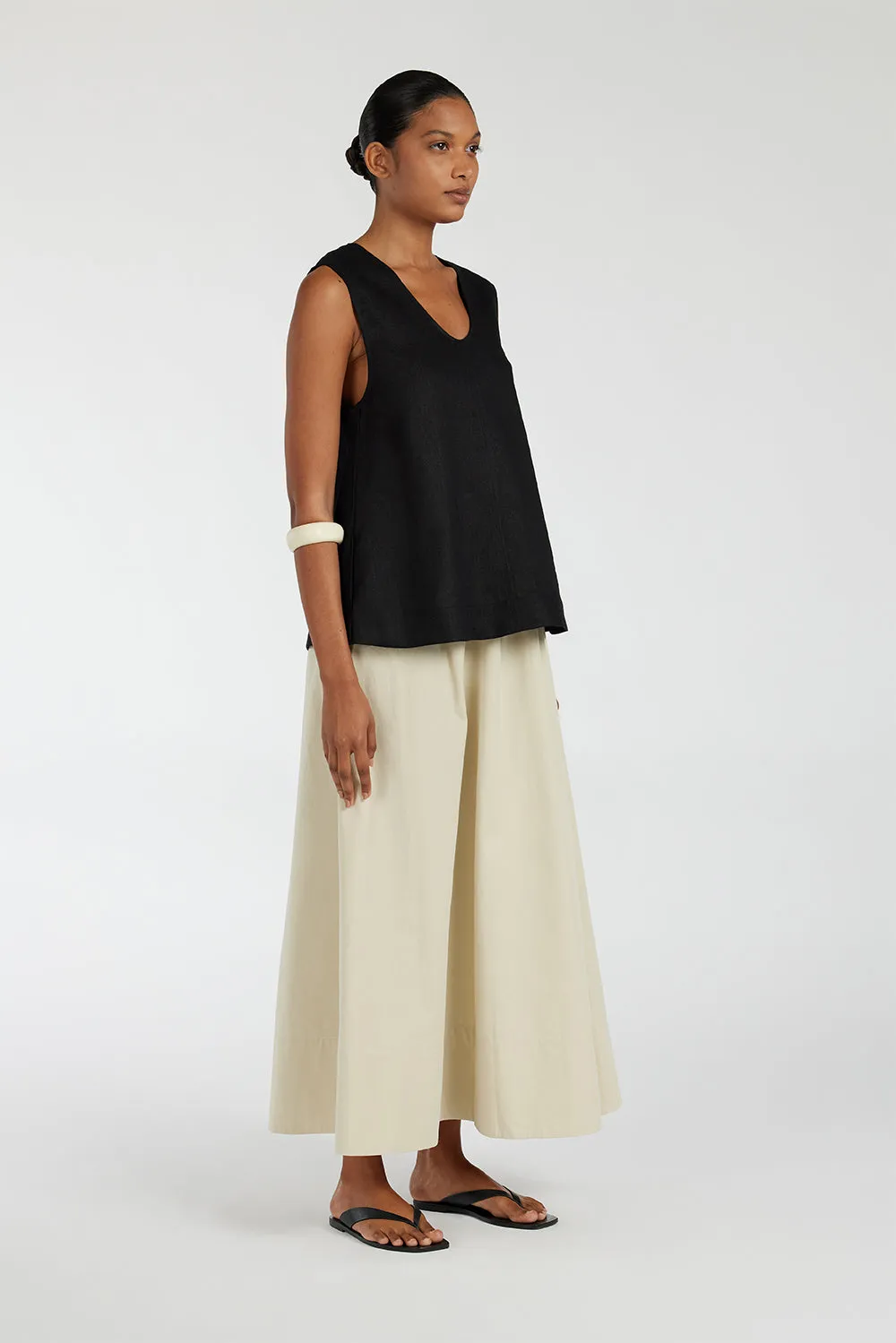 ANA BLACK LINEN SCOOP TOP